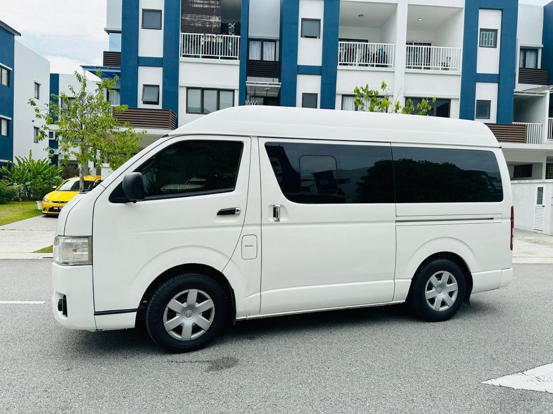 Hiace 11 Seater Auto (1)