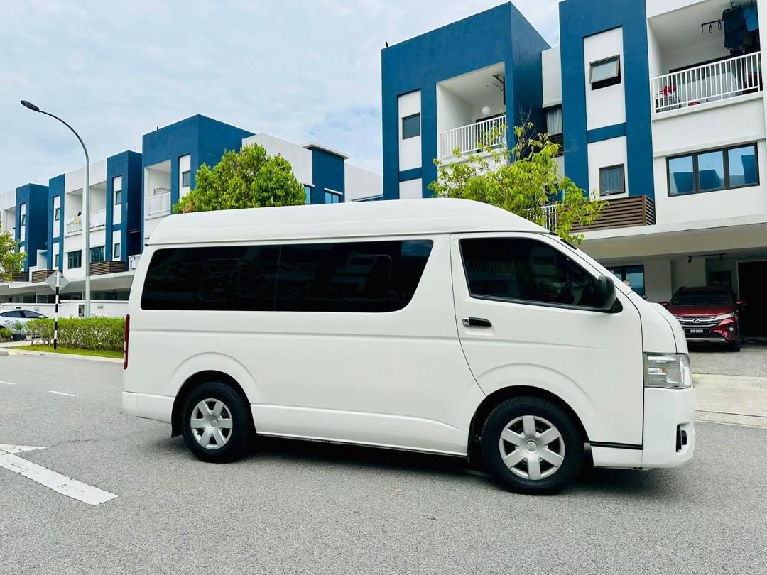 Hiace 11 Seater Auto (2)