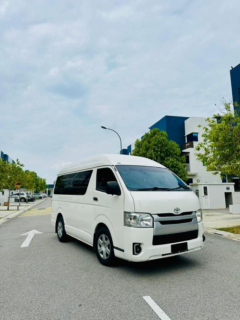 Hiace 11 Seater Auto (3)