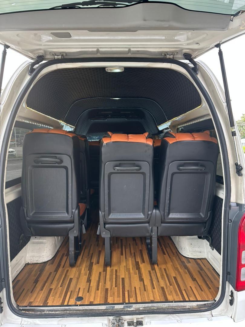 Hiace 11 Seater Auto (7)