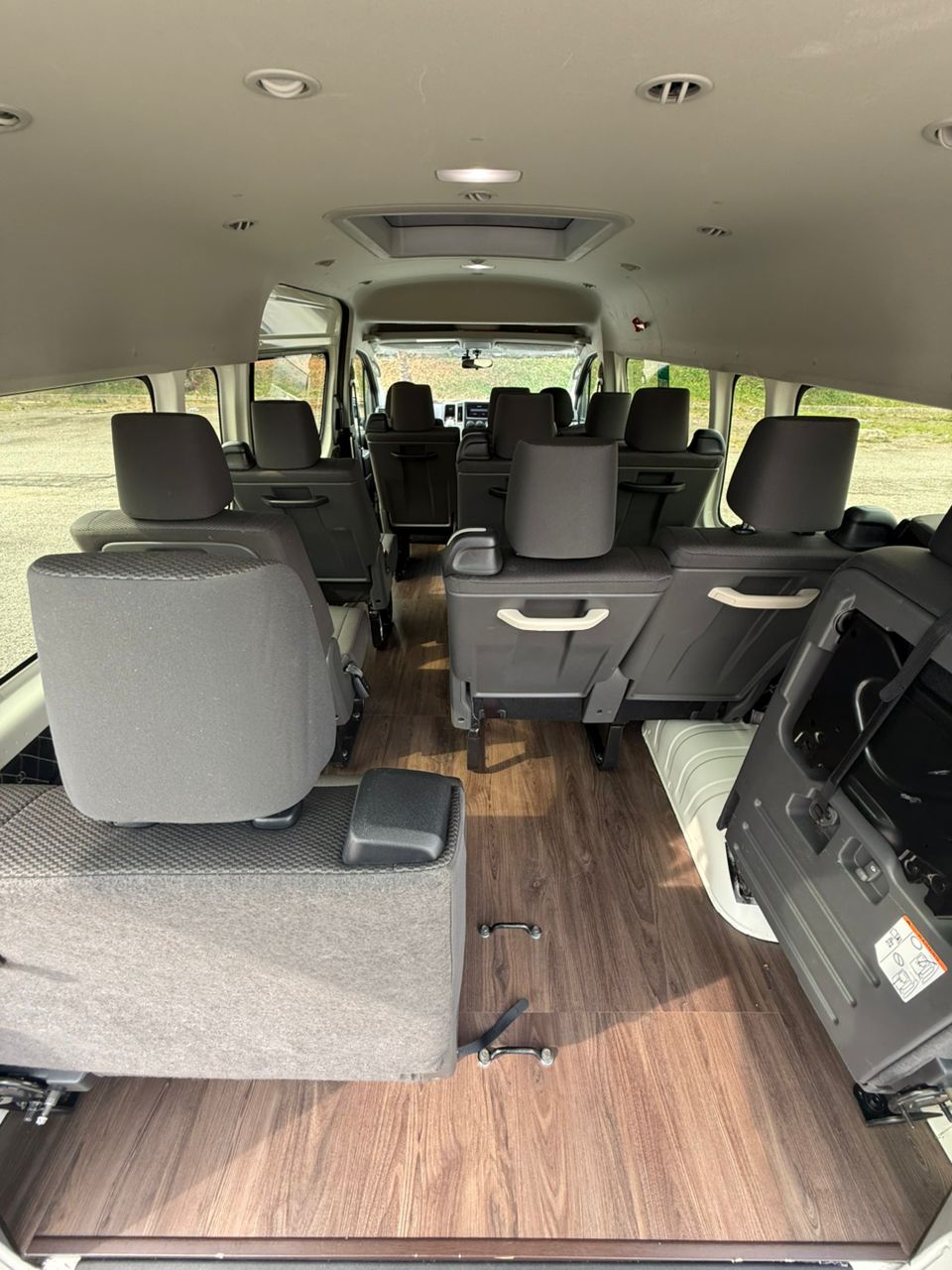 Hiace SLWB 15 Seater Auto (6)