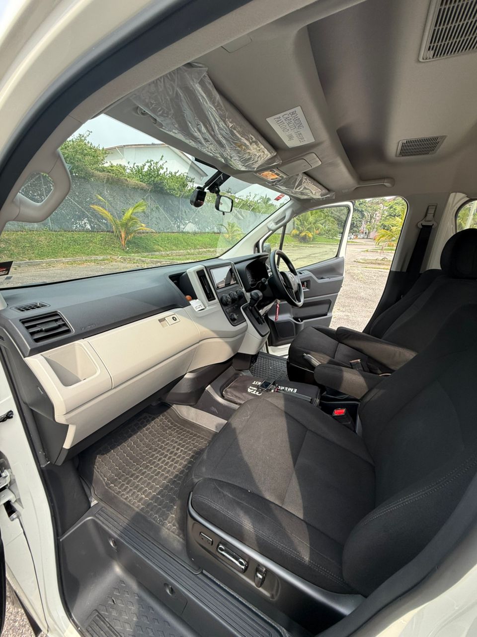 Hiace SLWB 15 Seater Auto (7)