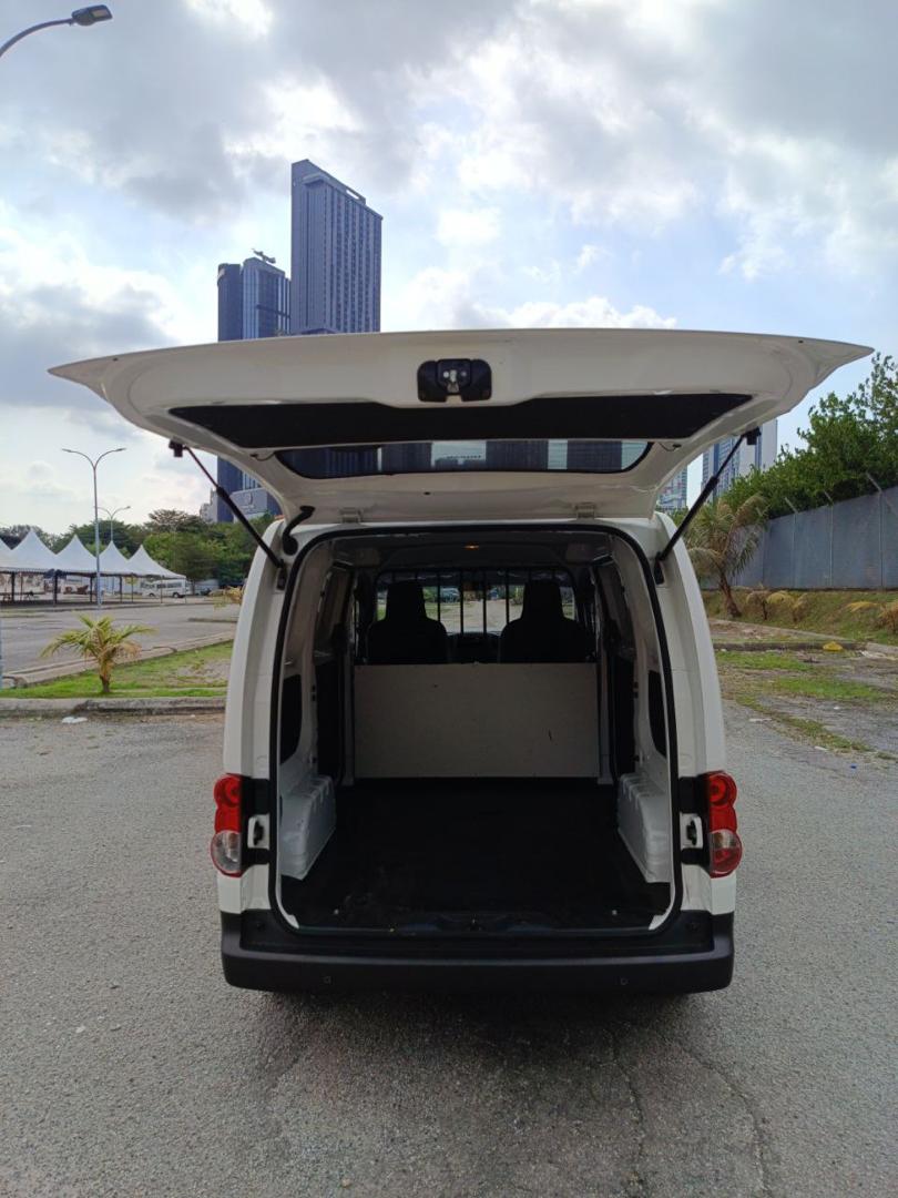 NIssan NV200 Panel Manual (6)