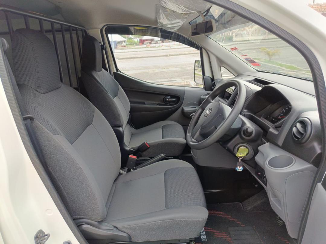NIssan NV200 Panel Manual (8)